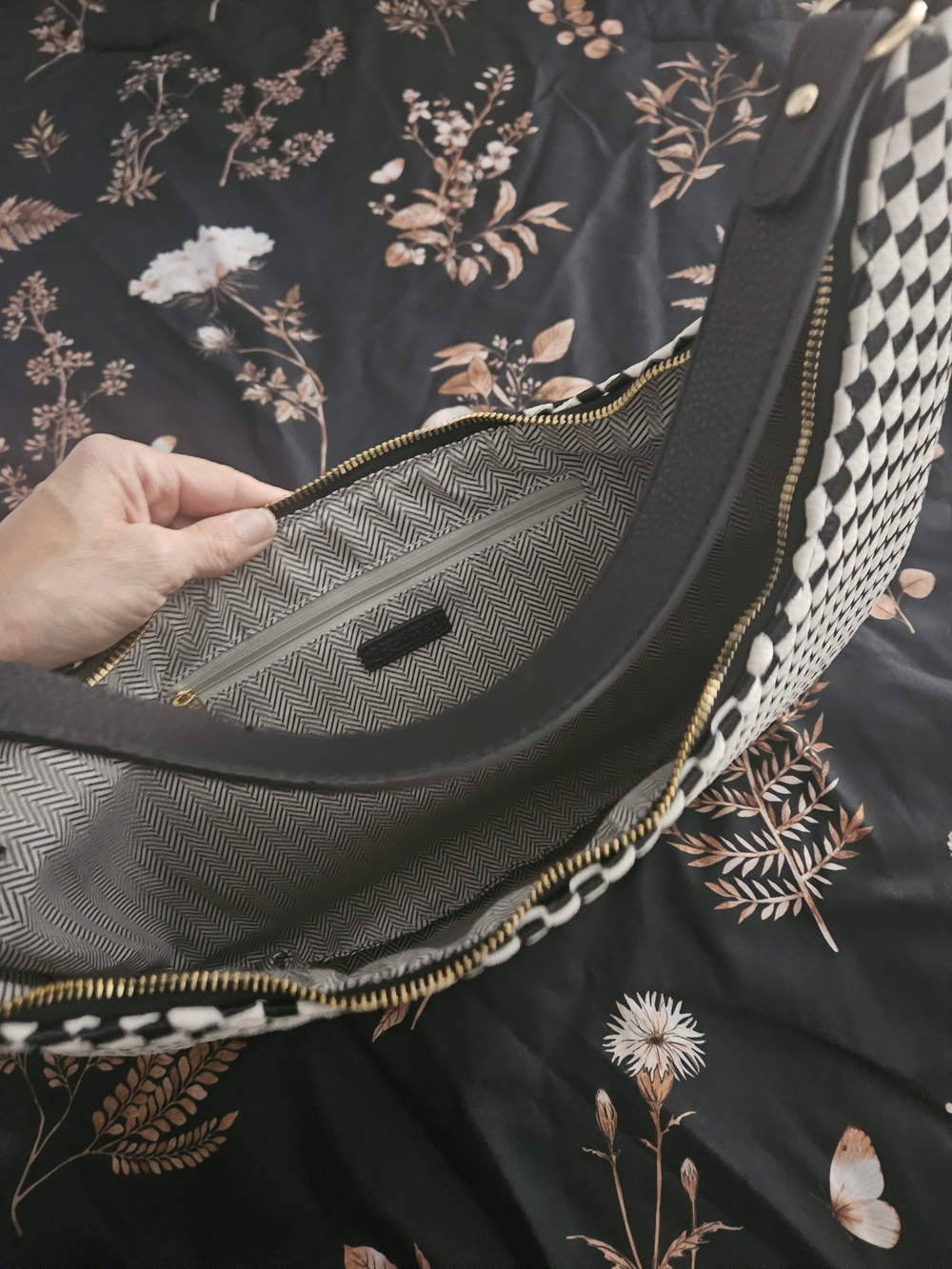 Black and White Checkered Shoulder Bag - Classic Pattern - Picture 5 of 7